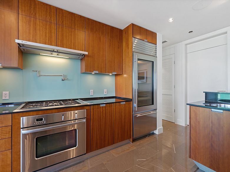 2803 1077 W Cordova Street