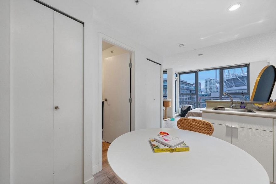 1006 939 Expo Boulevard