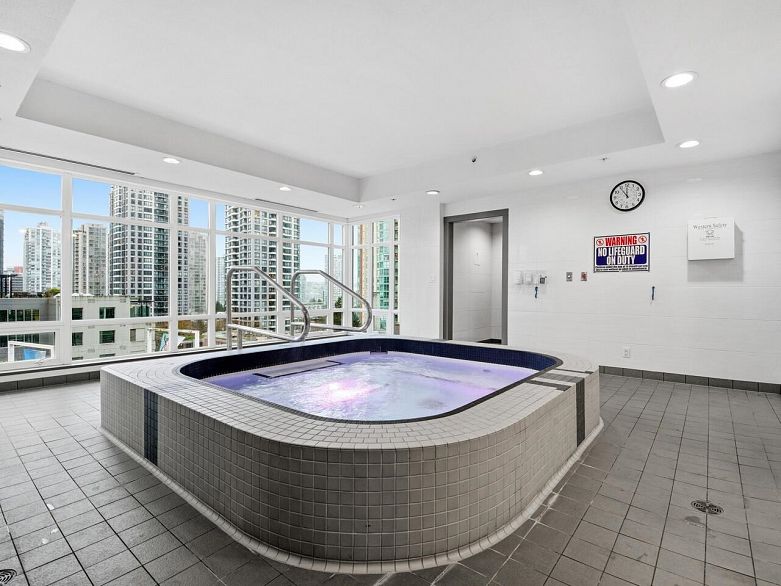 701 535 Smithe Street