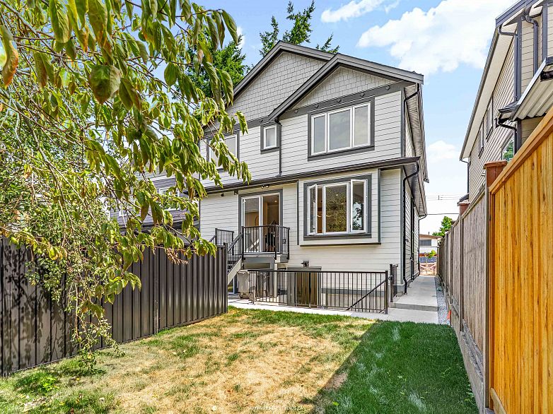 2 5221 Clarendon Street