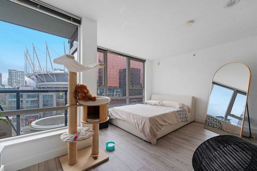 1006 939 Expo Boulevard