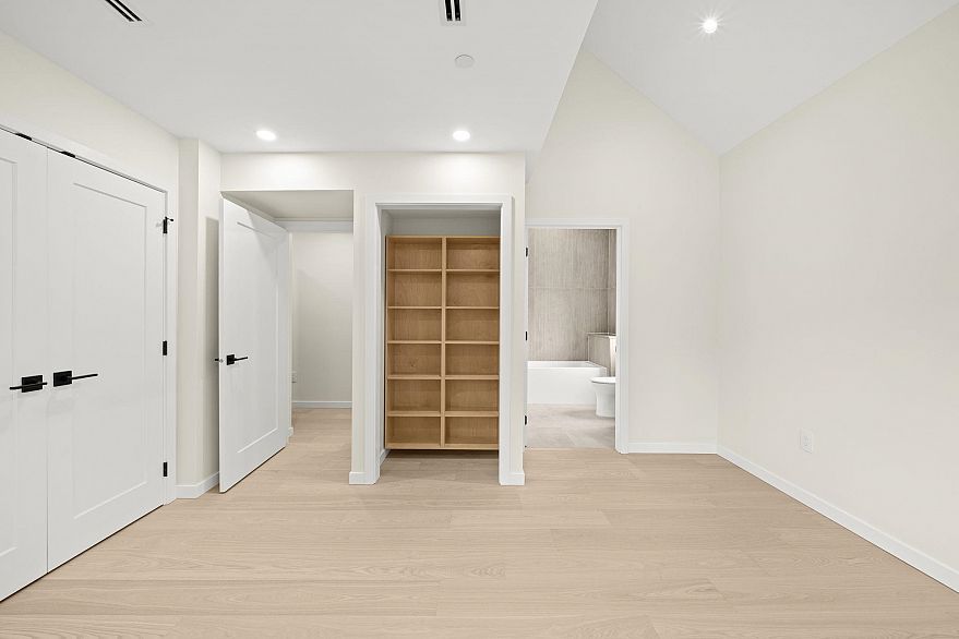 1 2091 E 20th Avenue