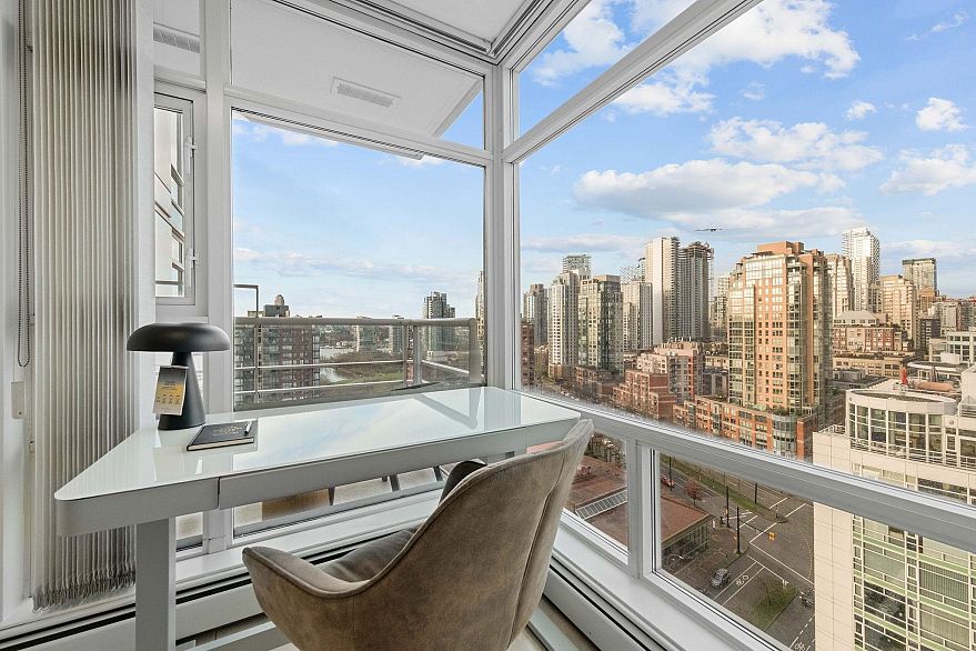 2106 1199 Marinaside Crescent