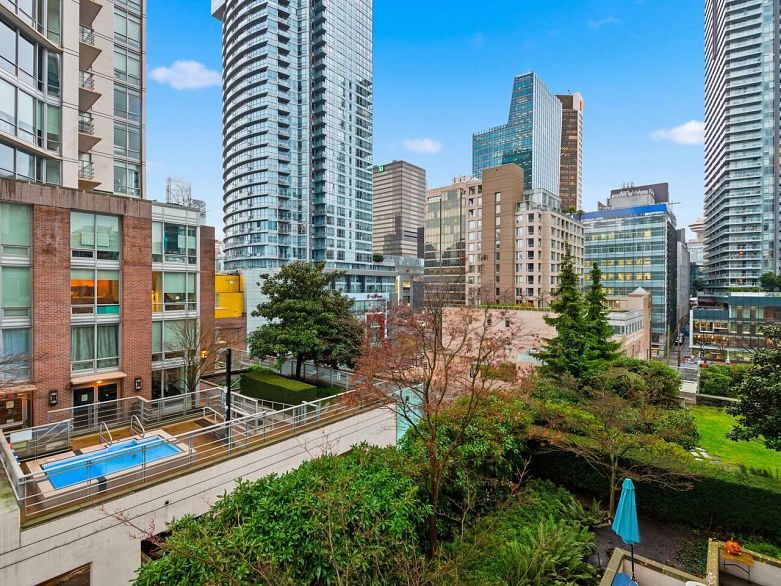 701 535 Smithe Street