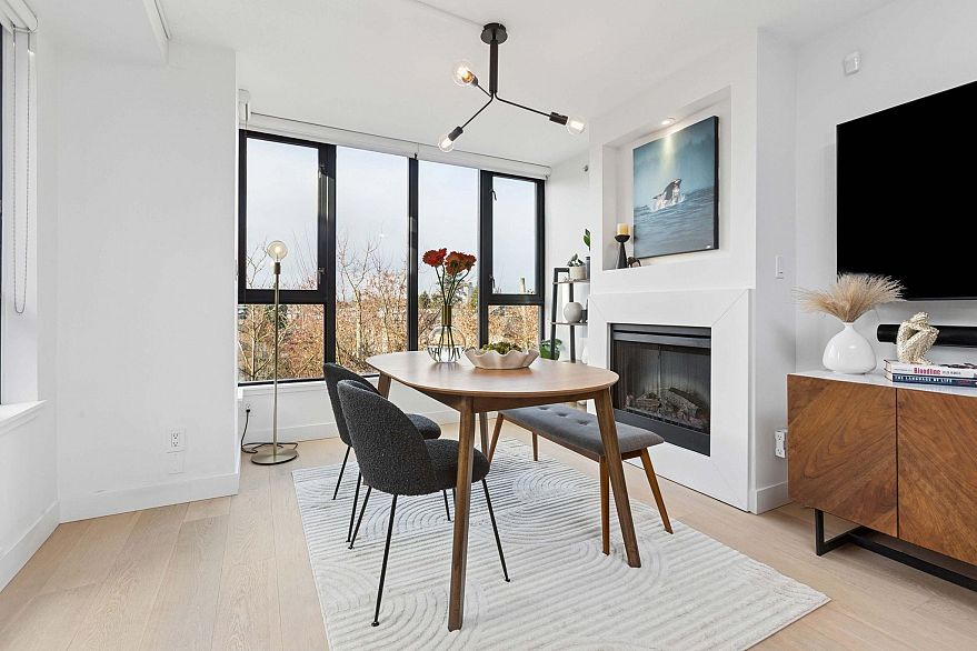 426 3228 Tupper Street