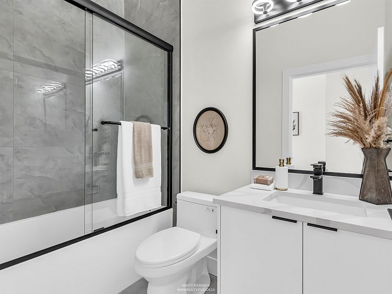 2 5221 Clarendon Street