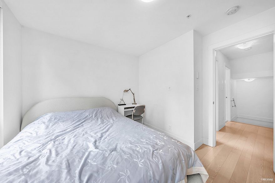 1407 East 1st Street