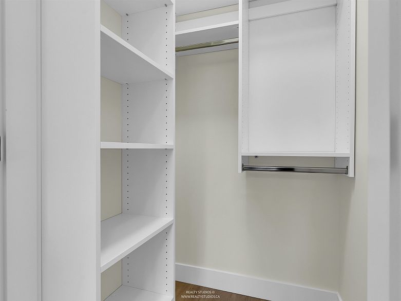 2 5221 Clarendon Street