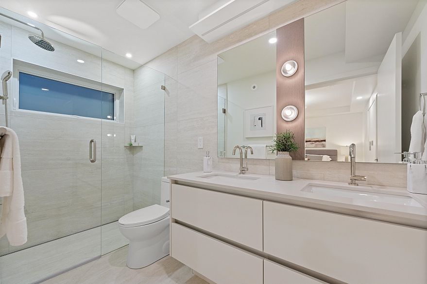 1 1632 E 21st Avenue