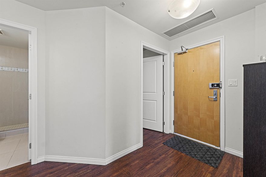 1705 1211 Melville Street