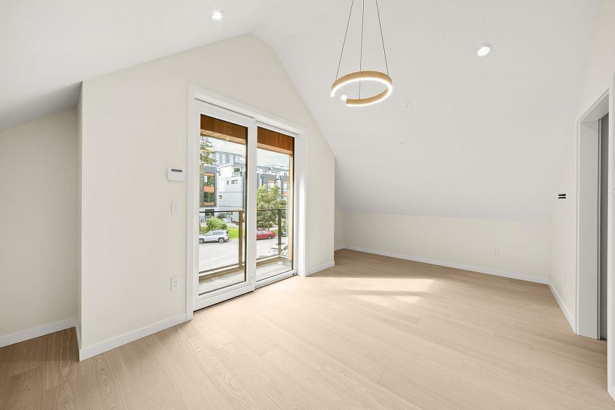 1 2091 E 20th Avenue