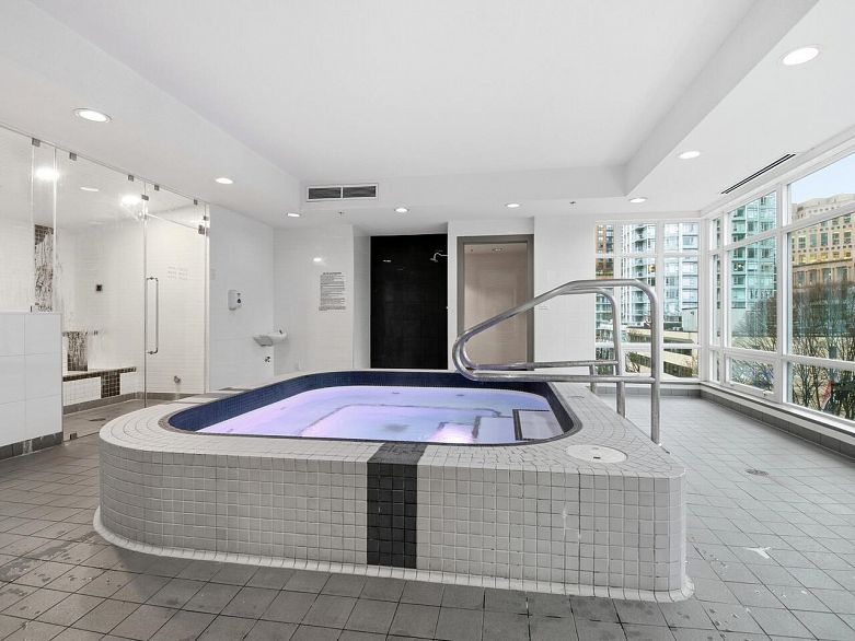 701 535 Smithe Street