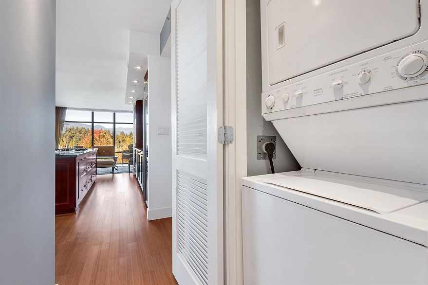 500 1863 Alberni Street