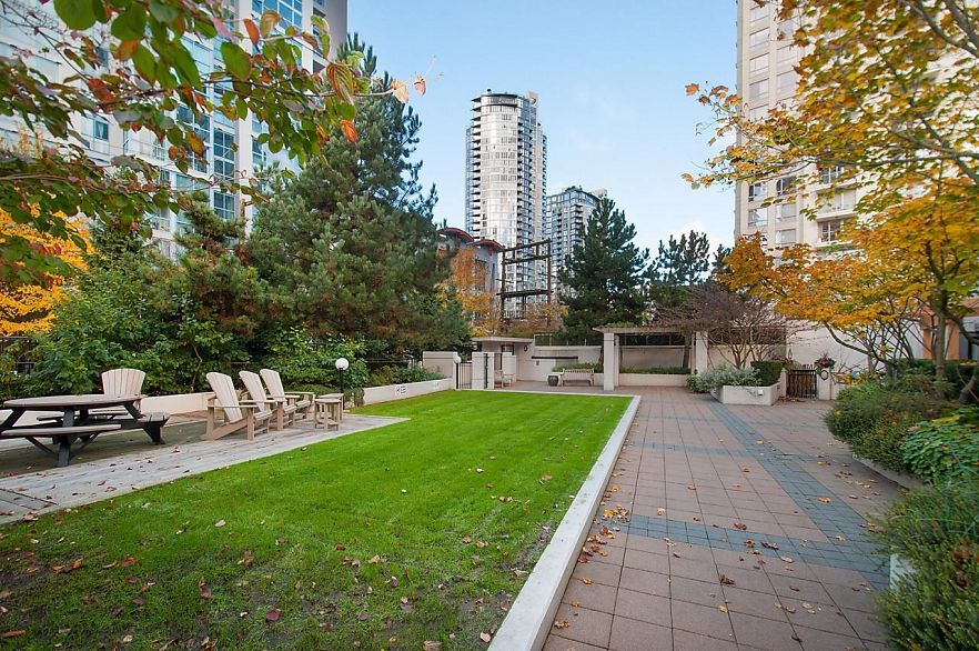 1801 1295 Richards Street