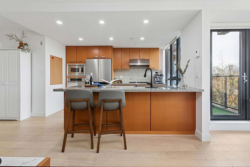 426 3228 Tupper Street