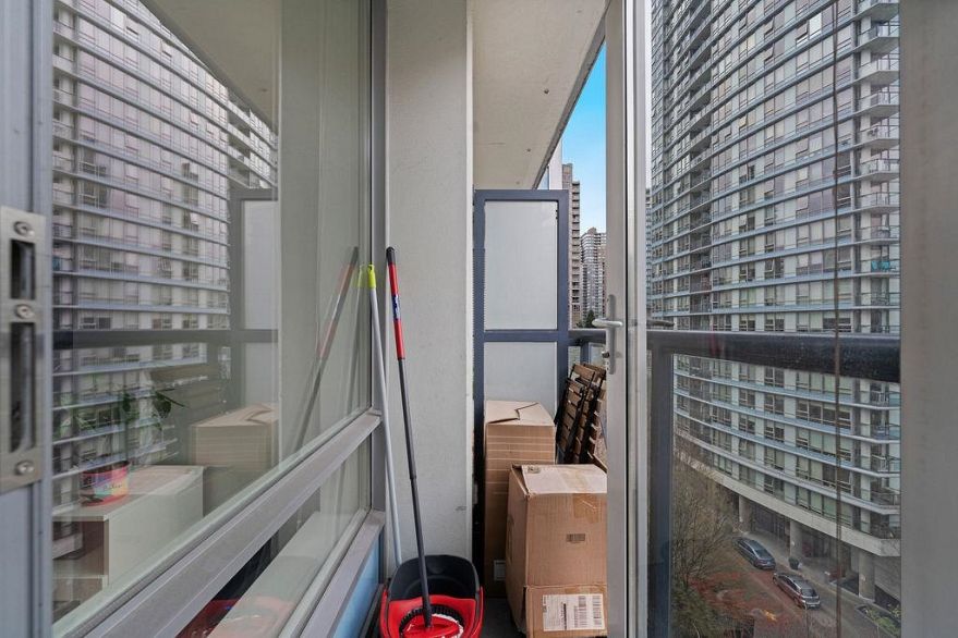 1006 939 Expo Boulevard