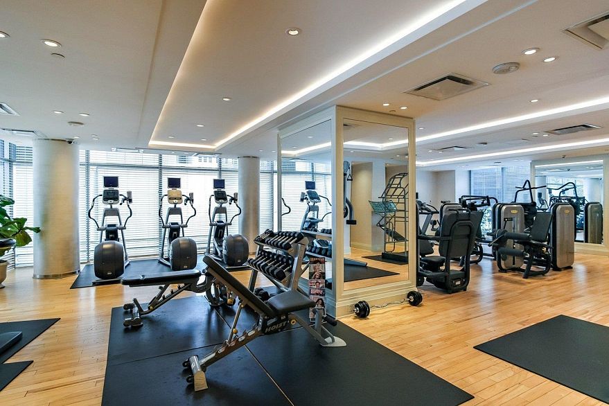 2405 667 Howe Street