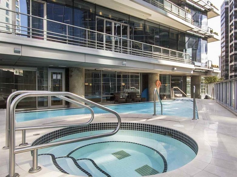 3307 1111 Alberni Street