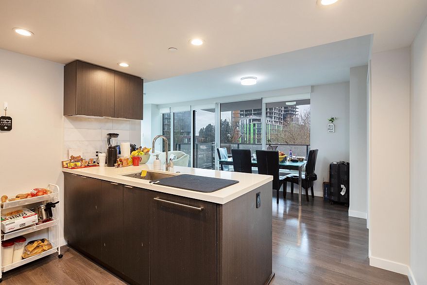 402 8238 Lord Street