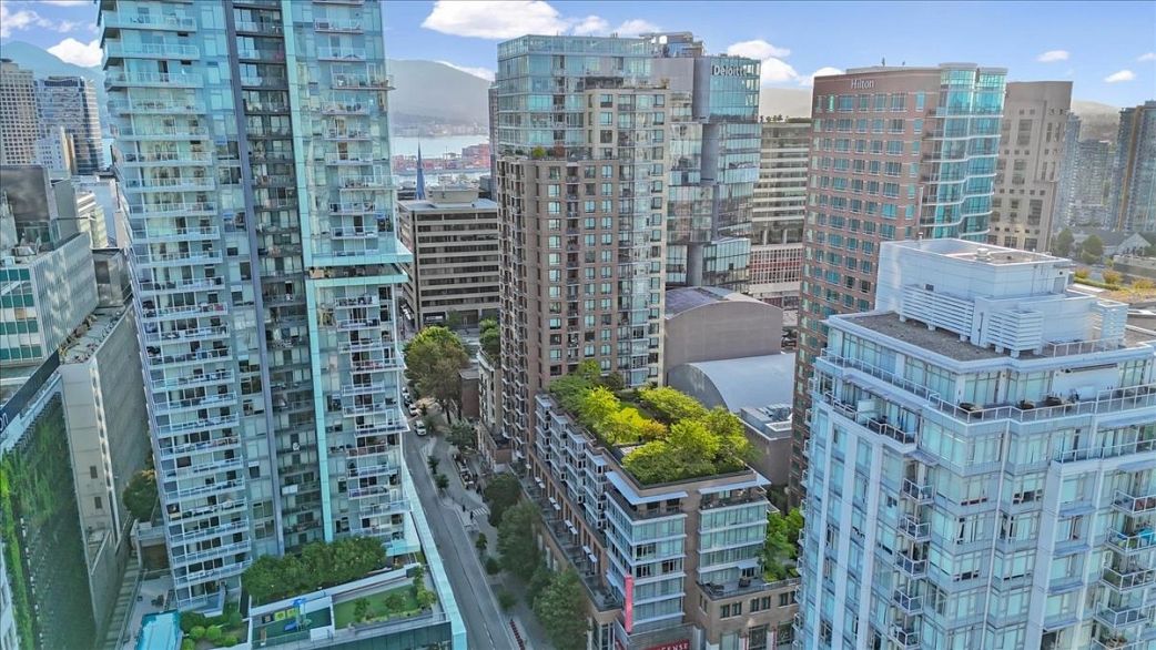 2602 788 Richards Street