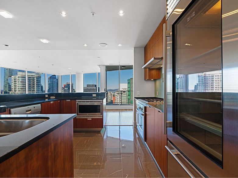 2803 1077 W Cordova Street