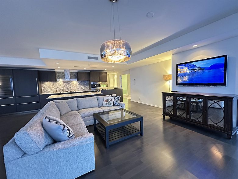 3301 1011 W Cordova Street