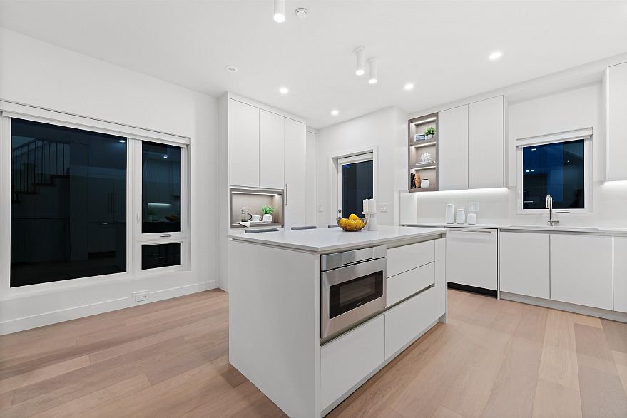 1 1632 E 21st Avenue