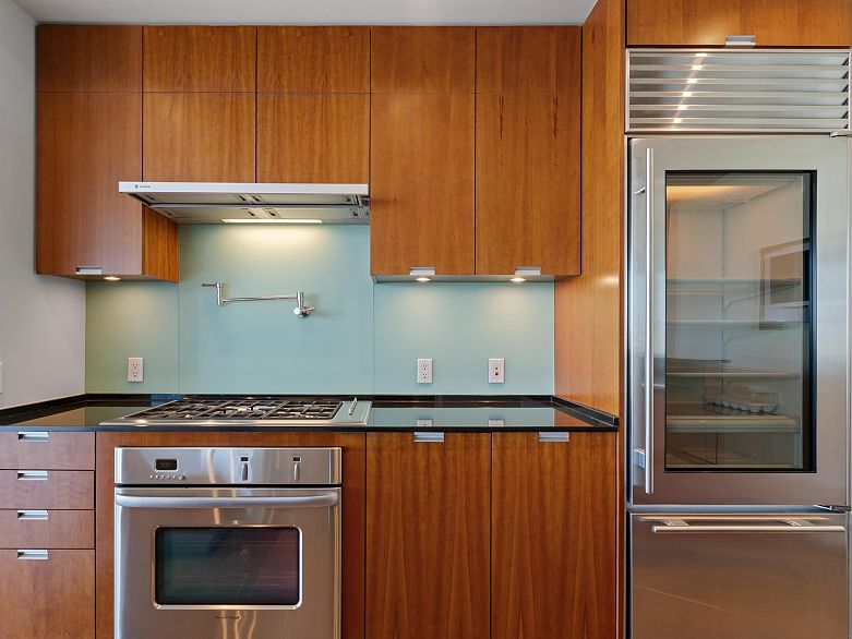 2803 1077 W Cordova Street