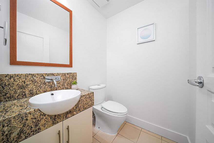 212 6333 Larkin Drive