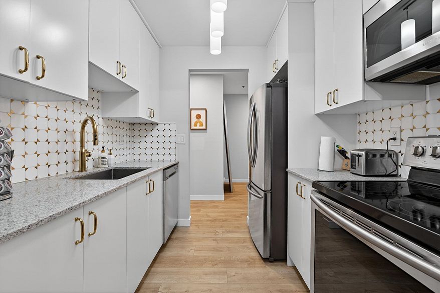 311 1010 Howe Street