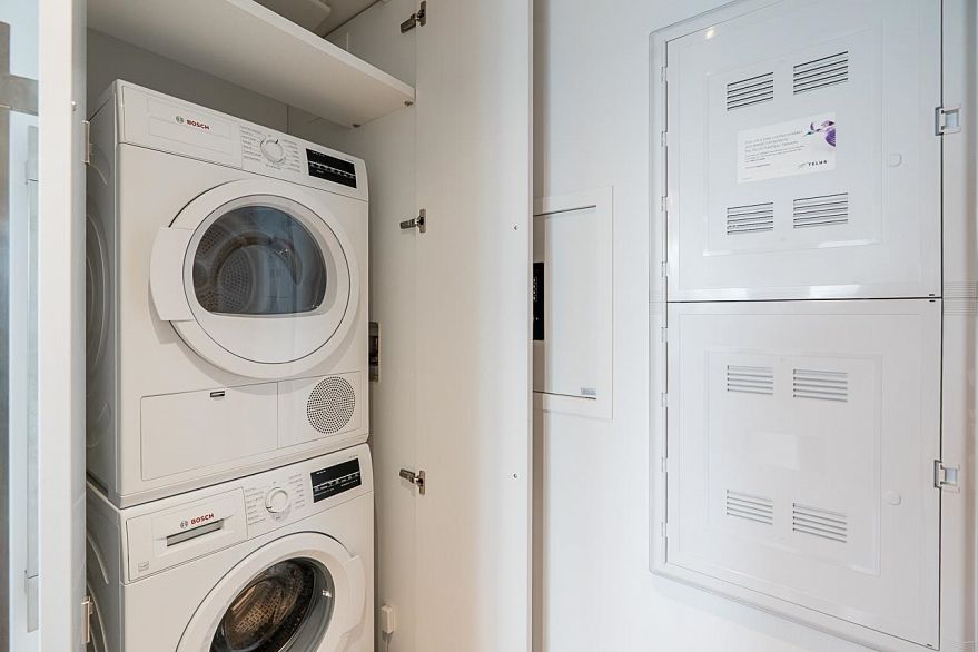 2102 1289 Hornby Street