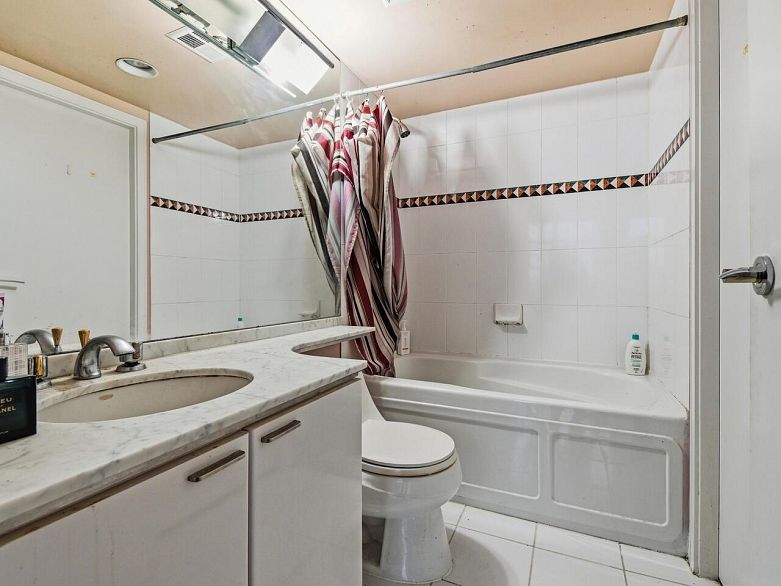 2101 1200 Alberni Street