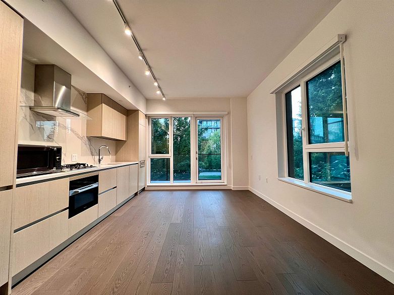 210 5168 Cambie Street