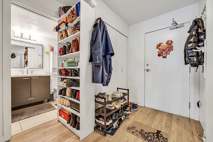 216 2888 E 2nd Avenue