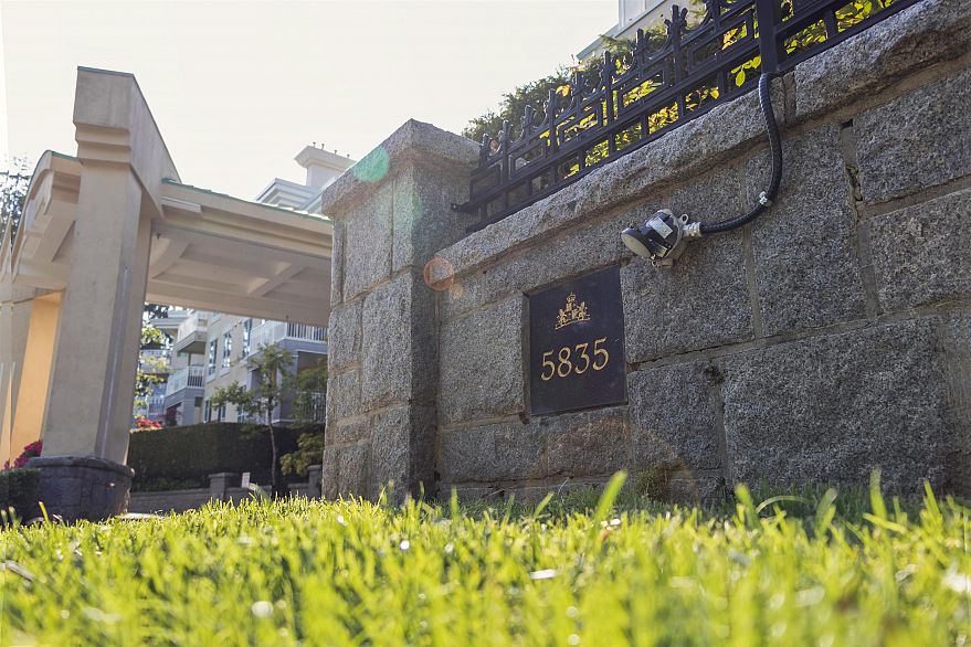 427 5835 Hampton Place