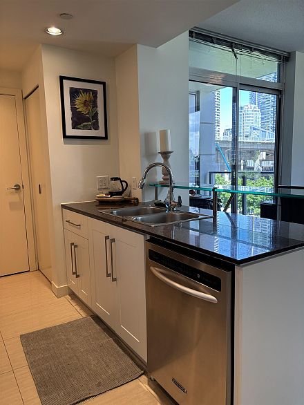 906 638 BEACH AVENUE, Vancouver BC V6Z 3A9