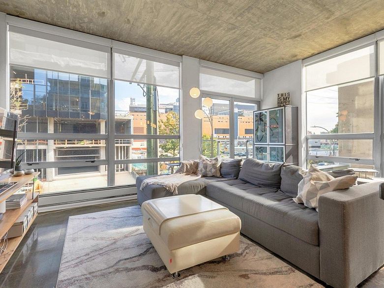 306 919 Station Street