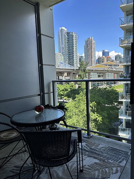 906 638 BEACH AVENUE, Vancouver BC V6Z 3A9