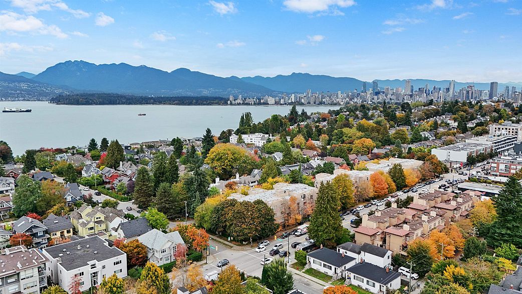 102 3083 W 4th Avenue