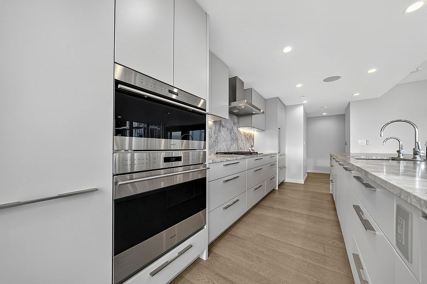 2403 1335 Howe Street