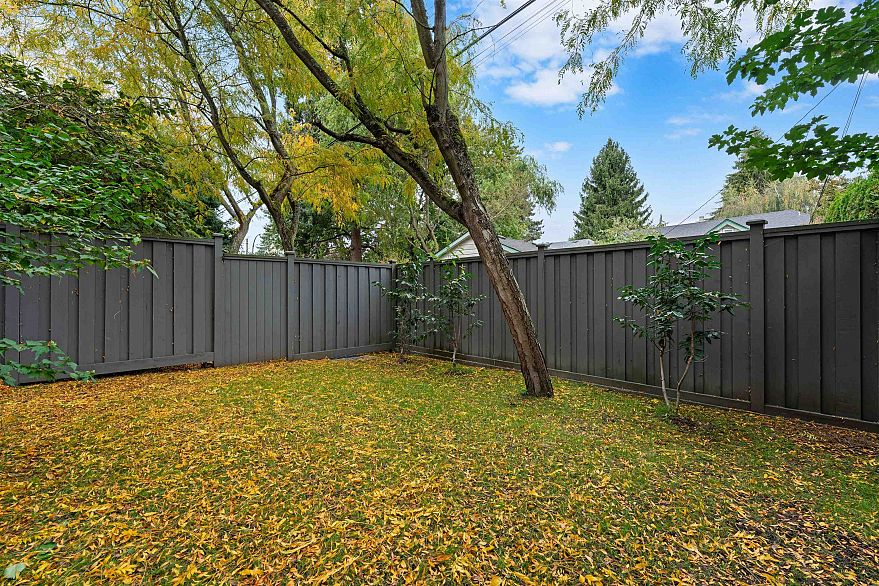 102 3083 W 4th Avenue