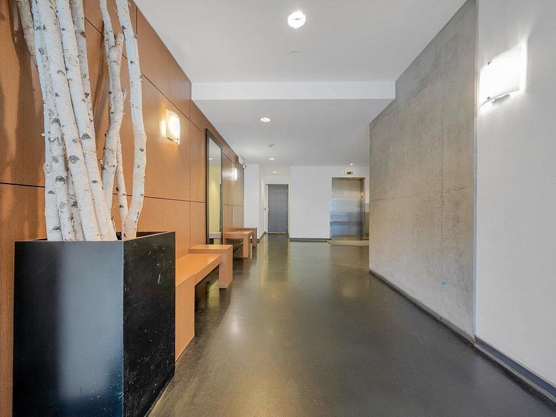 306 919 Station Street