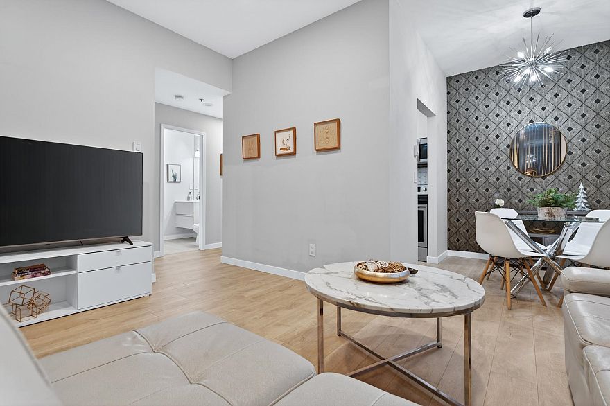 311 1010 Howe Street