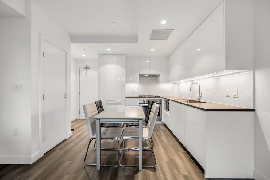 316 8181 Chester Street