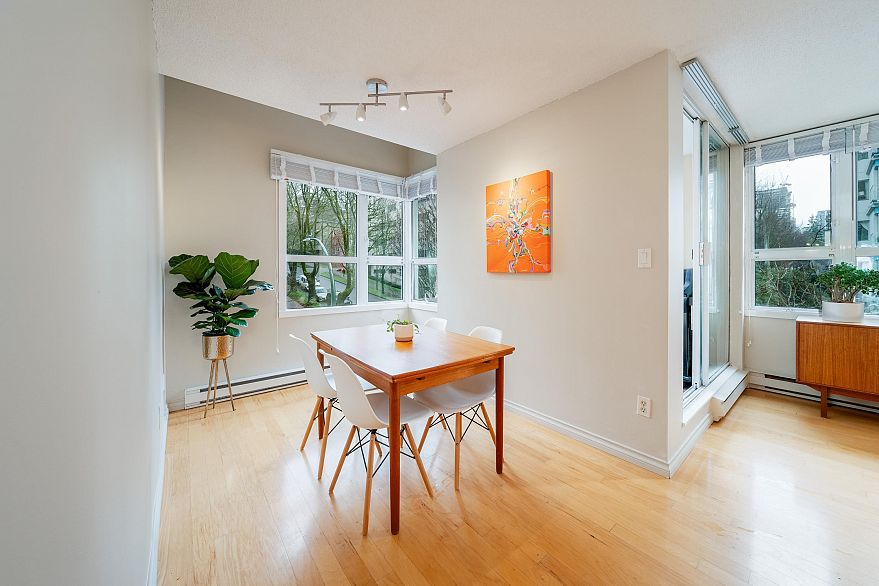 401 1406 Harwood Street