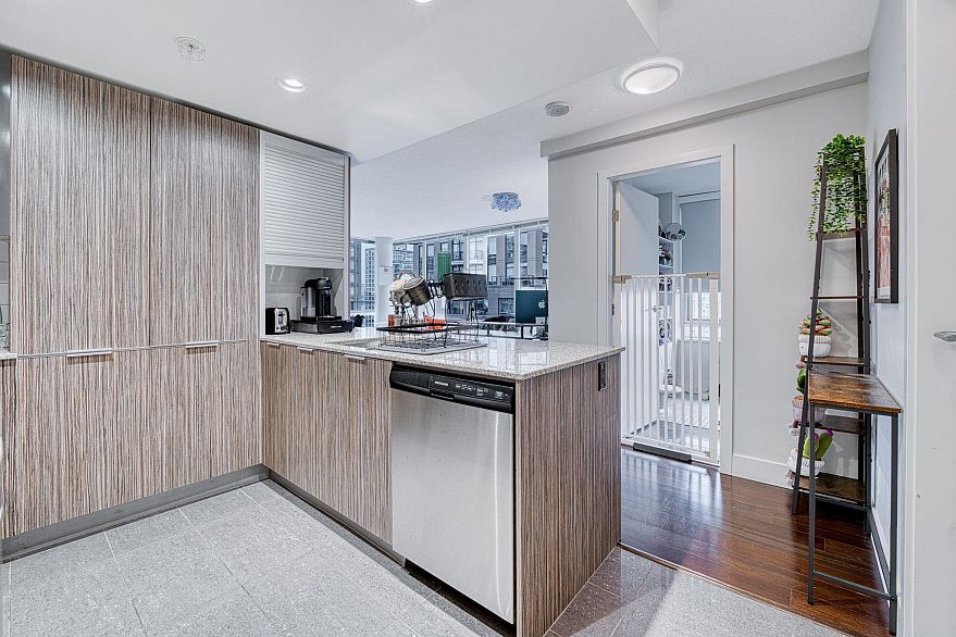 1807 1088 Richards Street