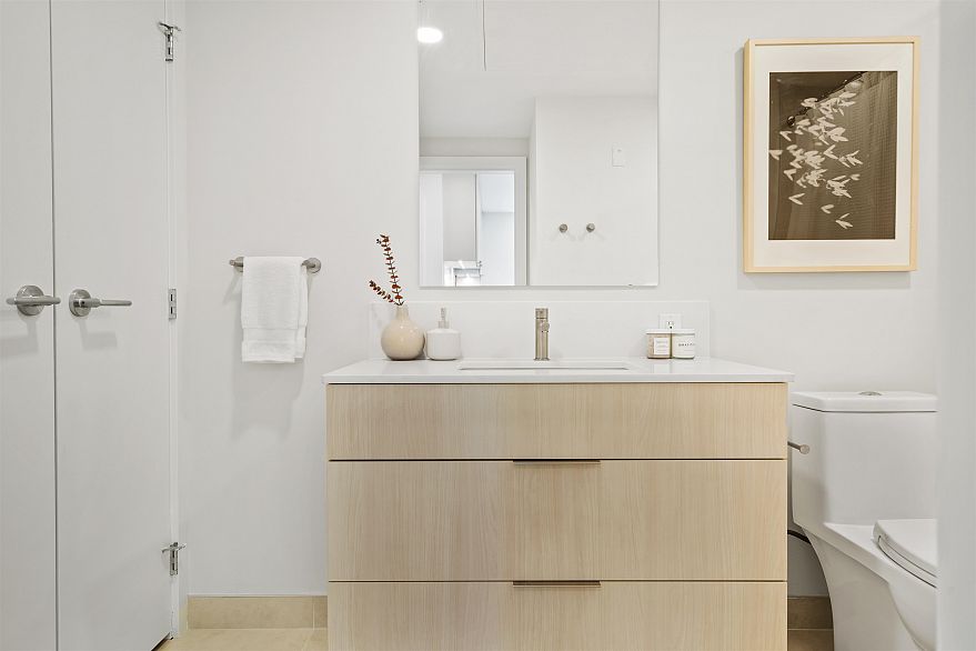 201 3590 W 39th Avenue