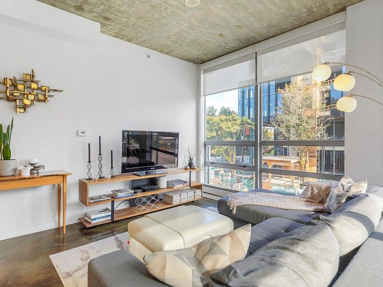 306 919 Station Street