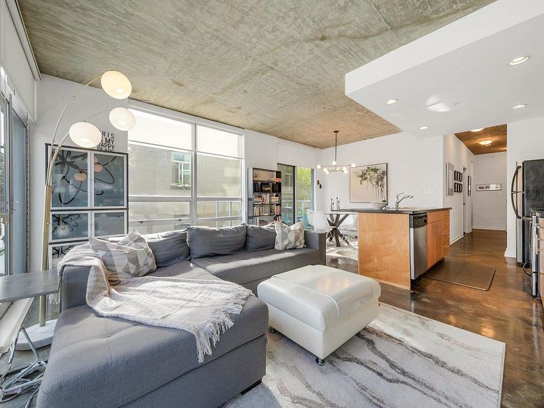 306 919 Station Street