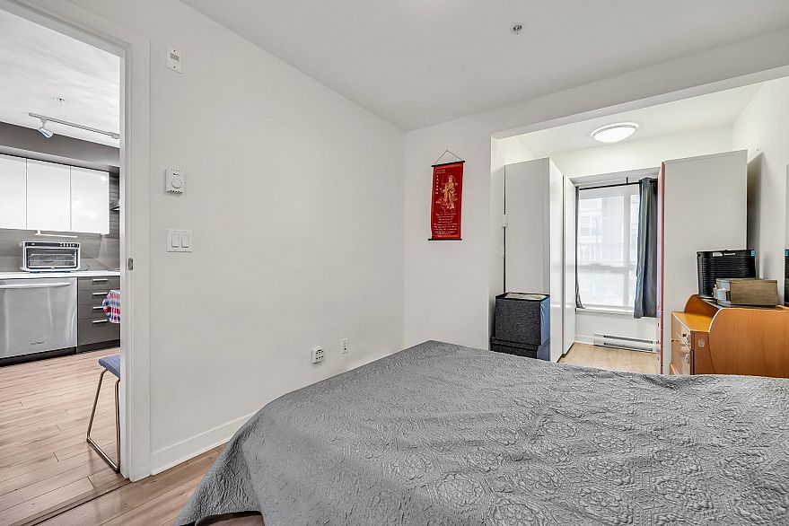 216 2888 E 2nd Avenue